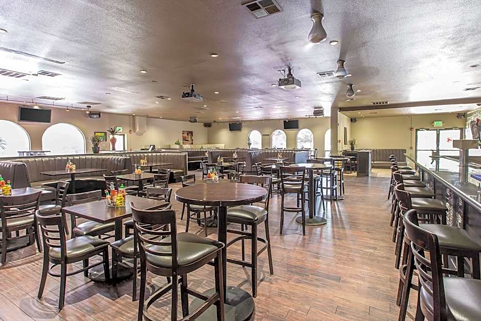 Quality Inn & Suites Bakersfield