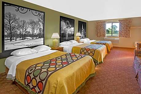 3 Double Beds Studio Suite Non-Smoking