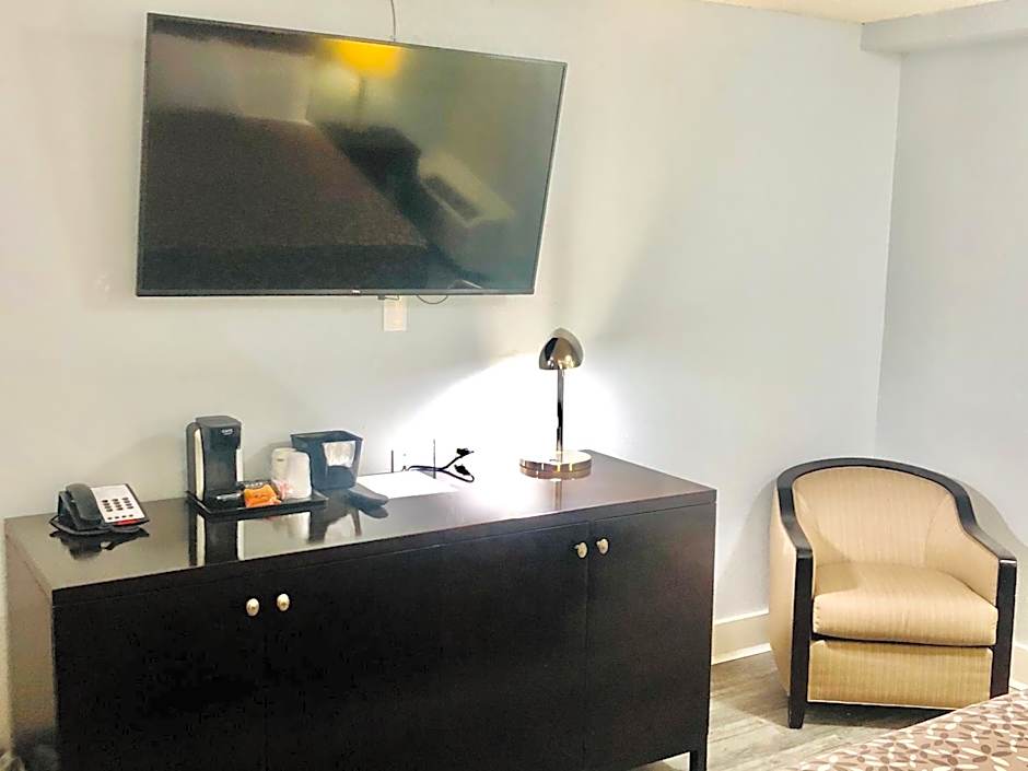 Montgomery Inn & Suites