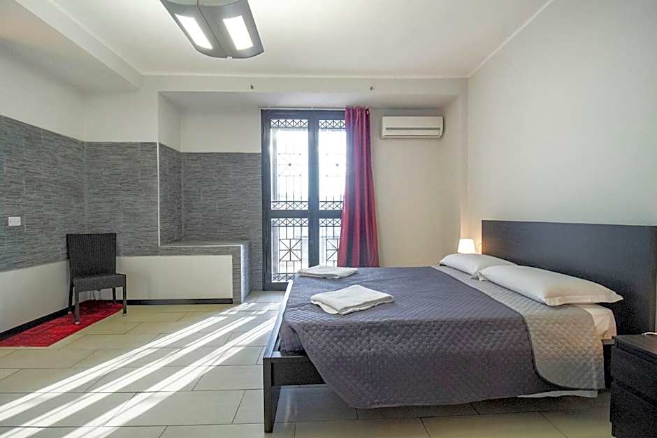 Royal Playa Suite and Apartament -private parking- self chek out