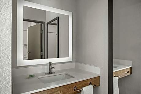 Suite, Multiple Beds (2 Queen Beds and 1 Double Sofa Bed)
