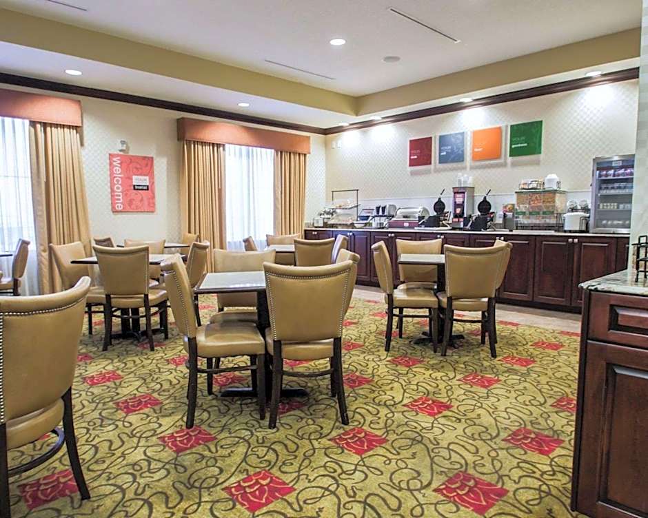 Comfort Inn & Suites Maingate South