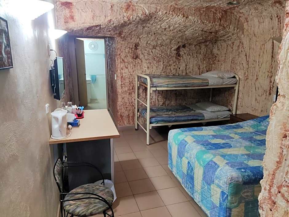 Radeka Downunder Underground Motel