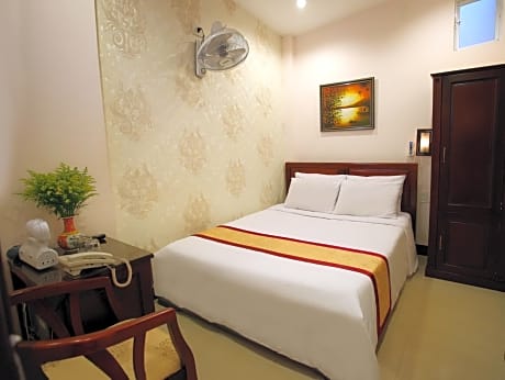 Standard Double Bed no Window