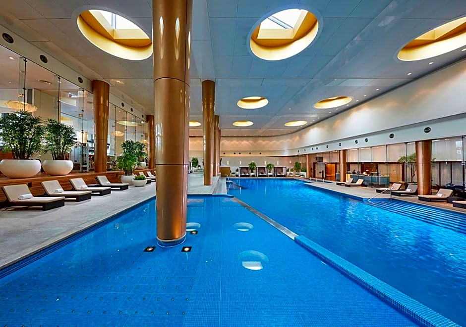 Photo 1 of 28 of Crown Towers Melbourne