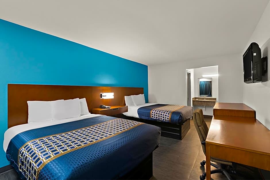 Photo 1 of 5 of Quadruple Room with Two Queen Beds - Non Smoking/Exterior Hall