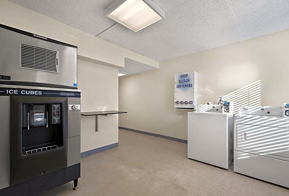 SPOT X Hotel Tampa - Wesley Chapel by The Red Collection