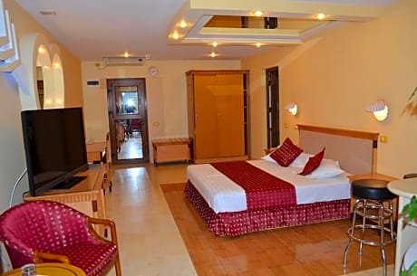 Deluxe Double Room with Bath