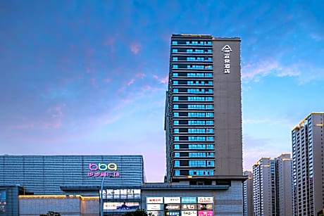 Atour Hotel Luzhou Bubugao Xintiandi