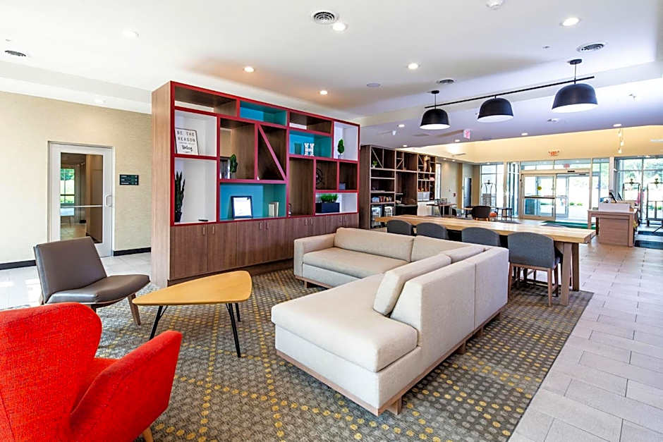 Holiday Inn & Suites Detroit - Troy by IHG