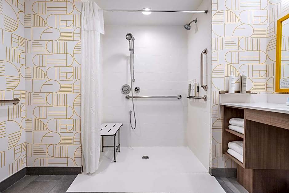 Home2 Suites by Hilton Indianapolis North at Intech Park   
