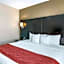 Comfort Inn & Suites near Six Flags