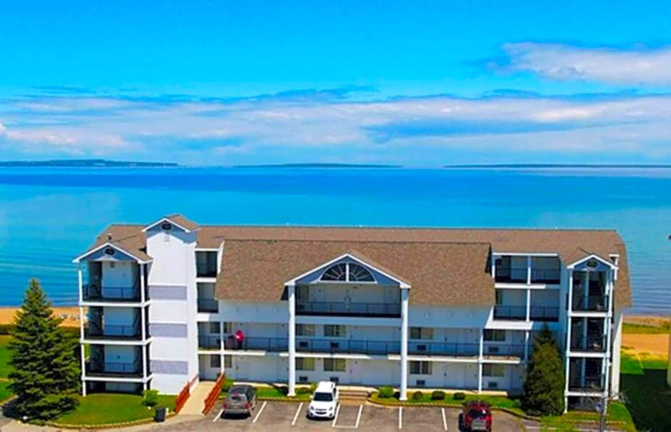 Quality Inn & Suites Mackinaw City Beachfront