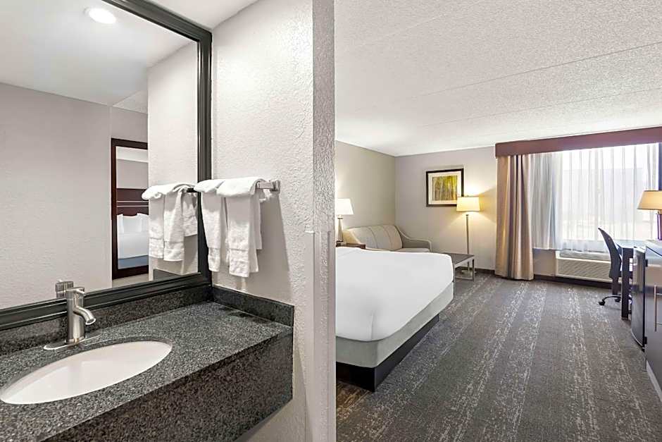 Best Western Luxbury Inn-Fort Wayne