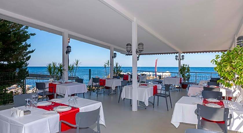 Armas Beach Hotel