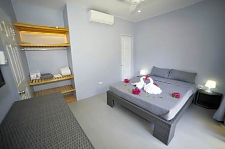 Apartment with Pool View