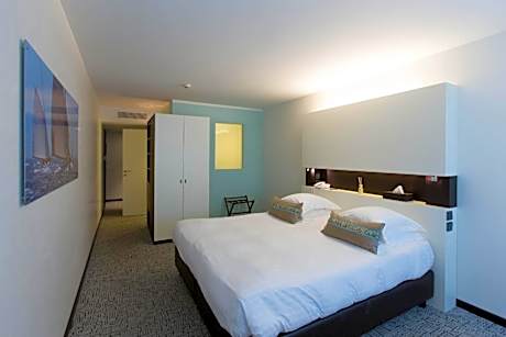 Superior Double or Twin Room with Street View