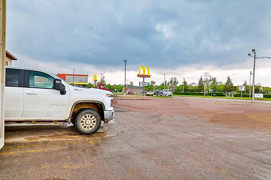 OYO Hotel Pipestone MN, Canterbury Park