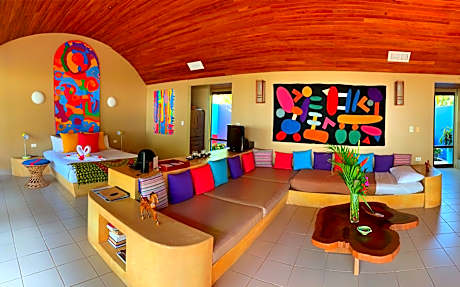 Beachfront Villa 1 King Bed plus 2 Sofa beds