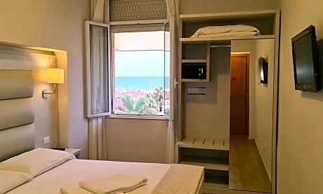 Double or Twin Room with Sea View