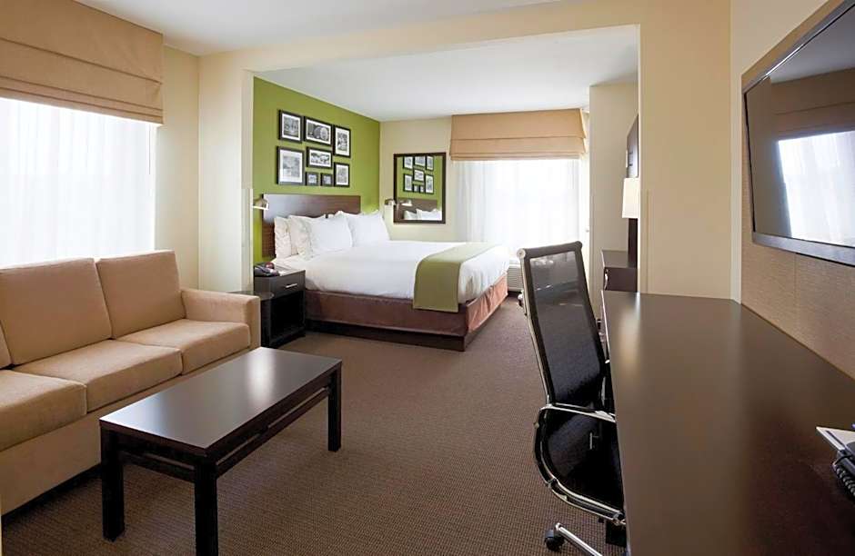Holiday Inn Express Hotel & Suites Rogers By IHG