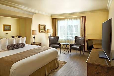 Suite, 1 Bedroom, Tower (1 King Bed and 1 Double Sofa Bed)