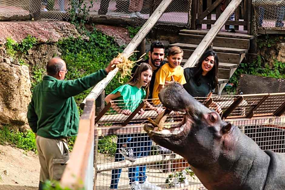 Hotel Selwo Lodge - Animal Park Tickets Included
