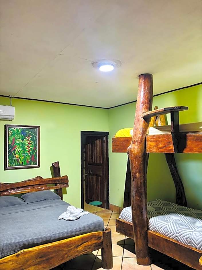 Hotel La Isla Inn