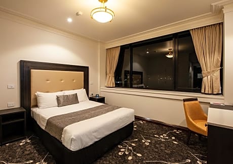 Superior Queen Suite