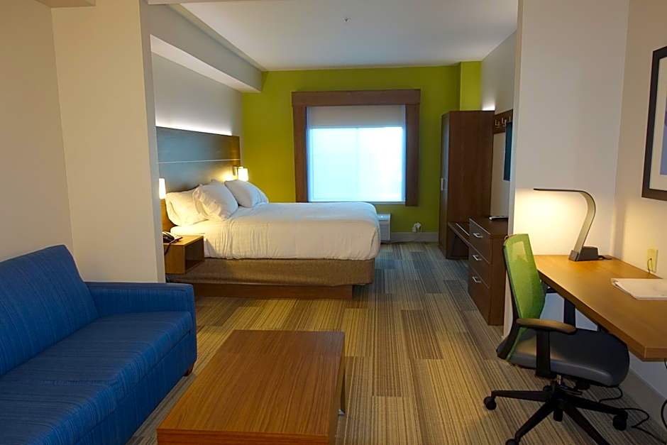 Holiday Inn Express & Suites Brentwood By IHG