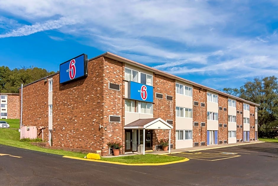 Motel 6-New Stanton, PA