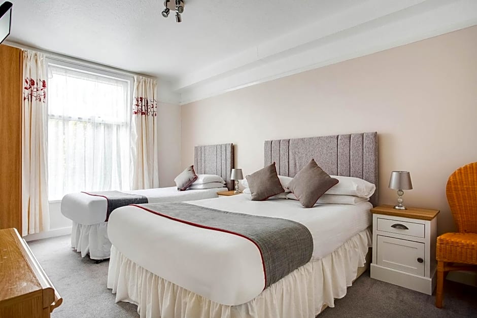 OYO Godolphin Arms Hotel