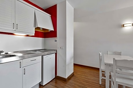APARTMENT WITH BALCONY 2 ADULTS + 2 CHILDREN
