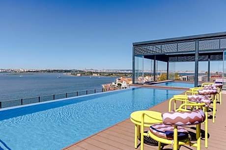 Upon Harbor - Seixal Bay Hotel