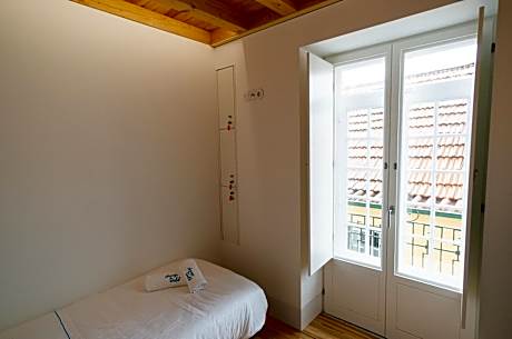 Bed in 3-Bed Mixed Dormitory Room