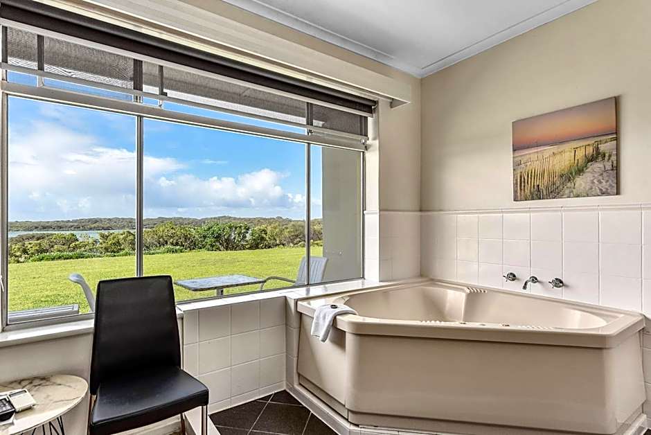 Lakeview Motel & Apartments