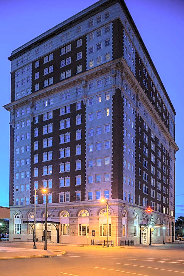 DoubleTree by Hilton Hotel Utica