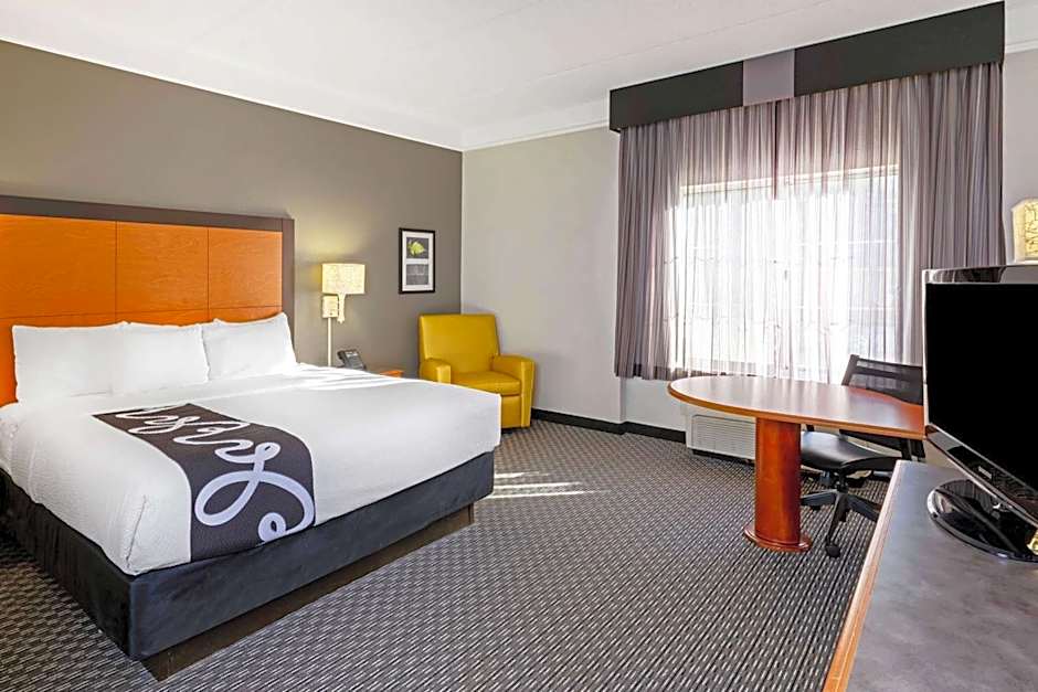 La Quinta Inn & Suites by Wyndham Houston West Park 10
