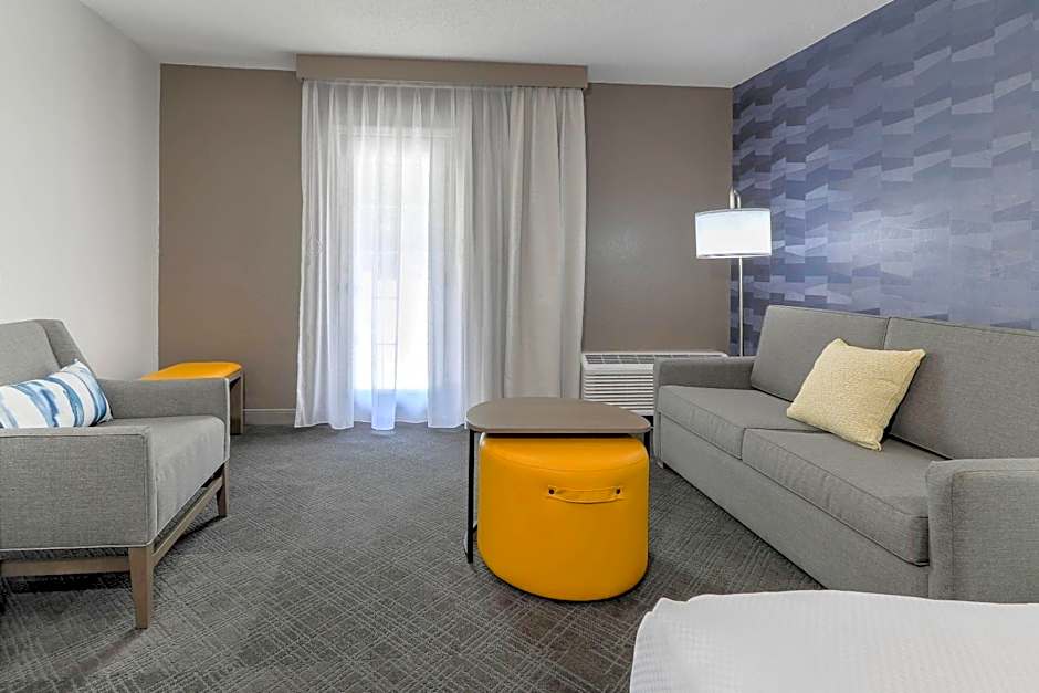 Comfort Inn & Suites At Dollywood Lane