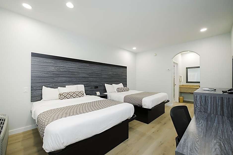 Sapphire Inn & Suites