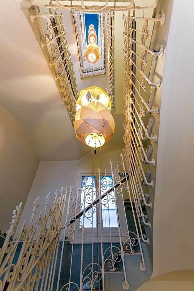 Petit Palace Lealtad Plaza