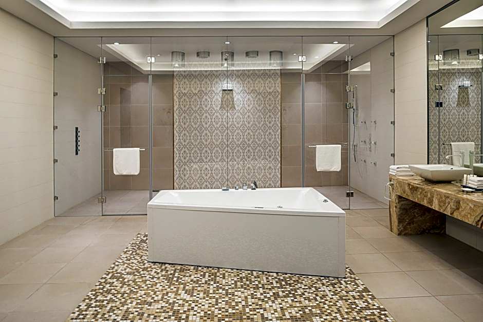 Crowne Plaza Riyadh RDC Hotel & Convention By IHG