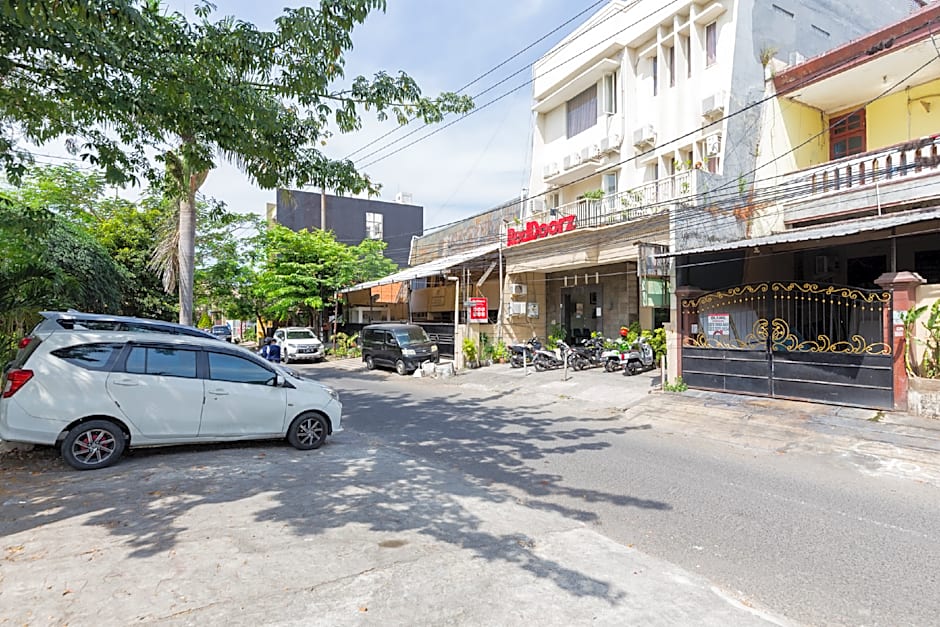 RedDoorz @ Raya Ngagel 2