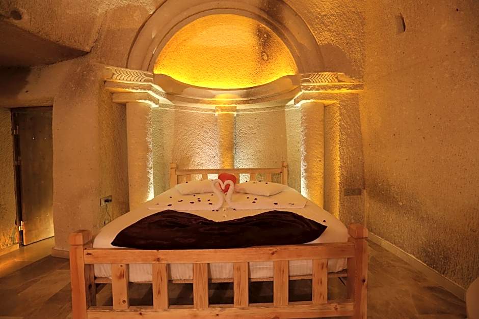 Abu Hayat Cave Suites