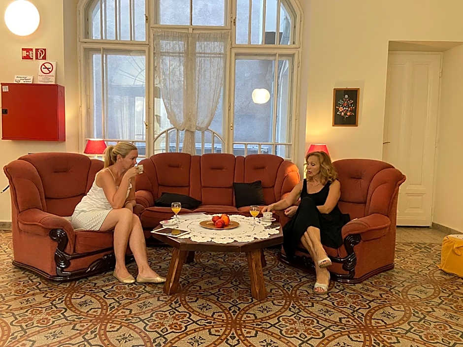 Guest Rest Studio Apartments