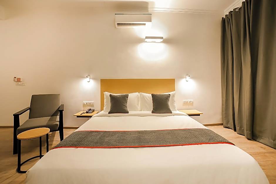 Townhouse 330 DLF Phase-2 Near Leisure Valley Park