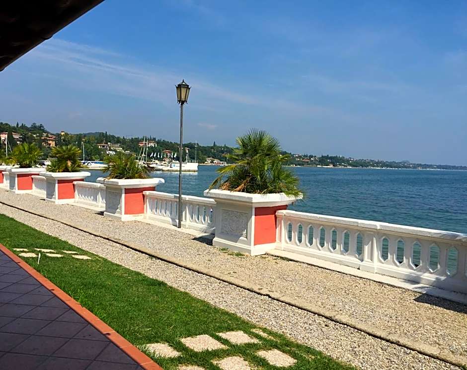 VILLA GARUTI VILLAGE