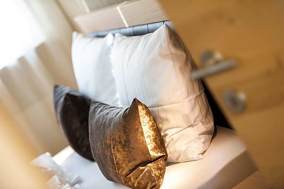 Haus Gregori Modern & Central Stay in Vineyard with Rooftop & Served Breakfast