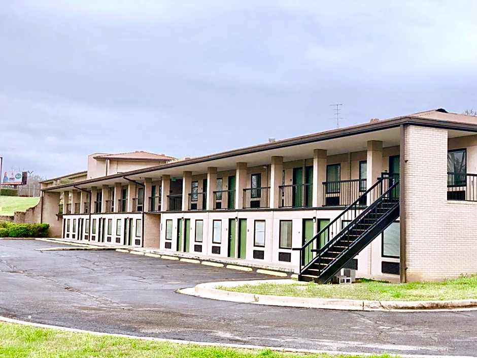Super 8 by Wyndham Tupelo Airport