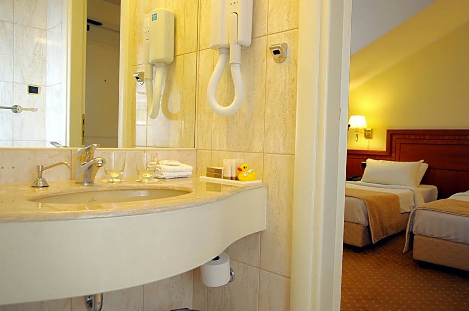 My City Hotel